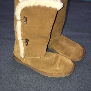 Brown winter boots